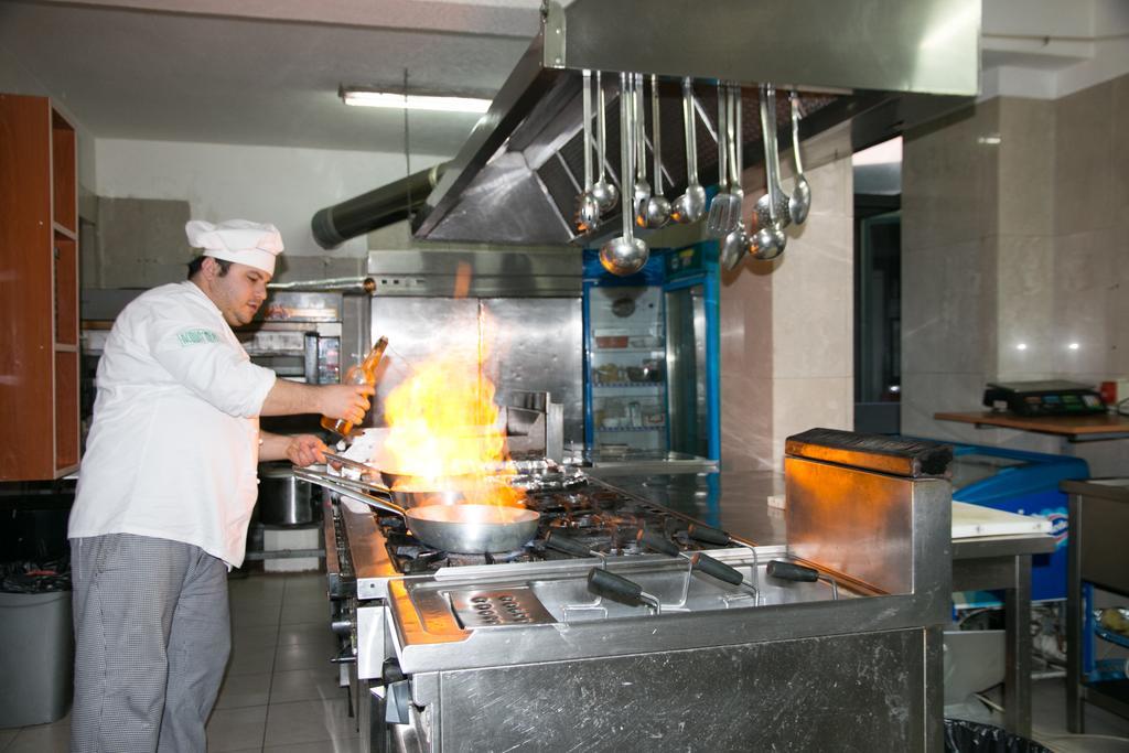 Vila Verde Beach Hotel Durres Ngoại thất bức ảnh