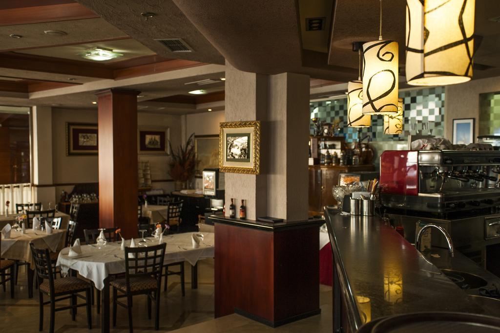 Vila Verde Beach Hotel Durres Ngoại thất bức ảnh