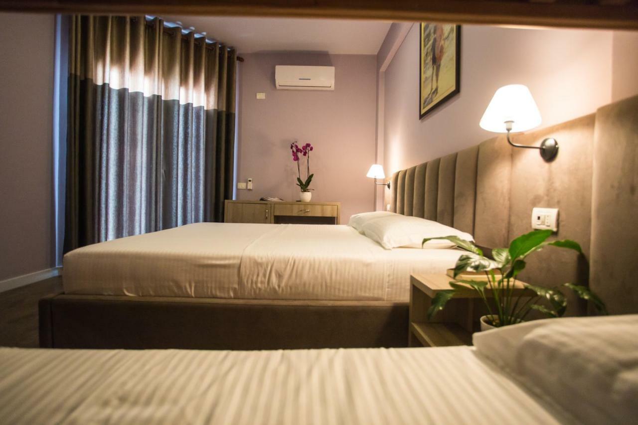 Vila Verde Beach Hotel Durres Ngoại thất bức ảnh