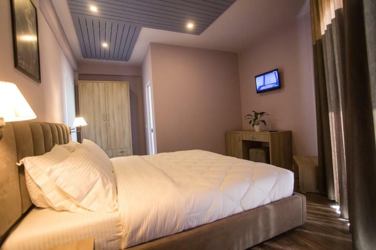 Vila Verde Beach Hotel Durres Ngoại thất bức ảnh