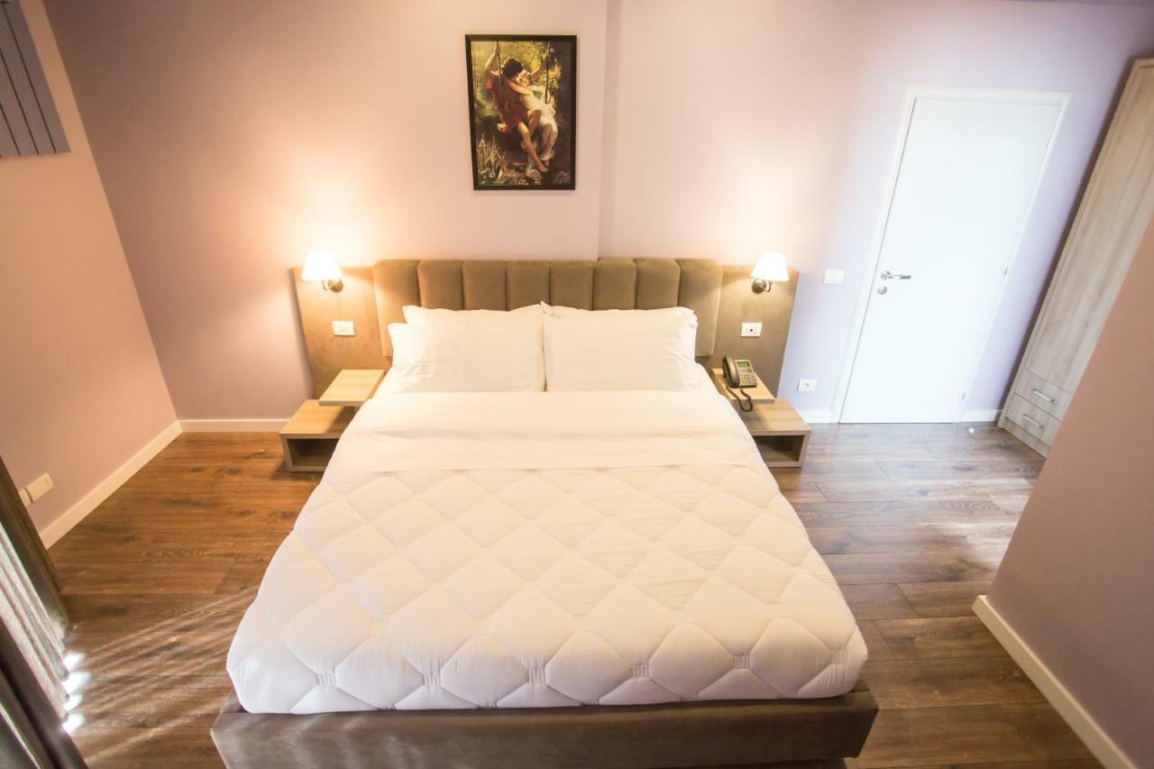 Vila Verde Beach Hotel Durres Ngoại thất bức ảnh