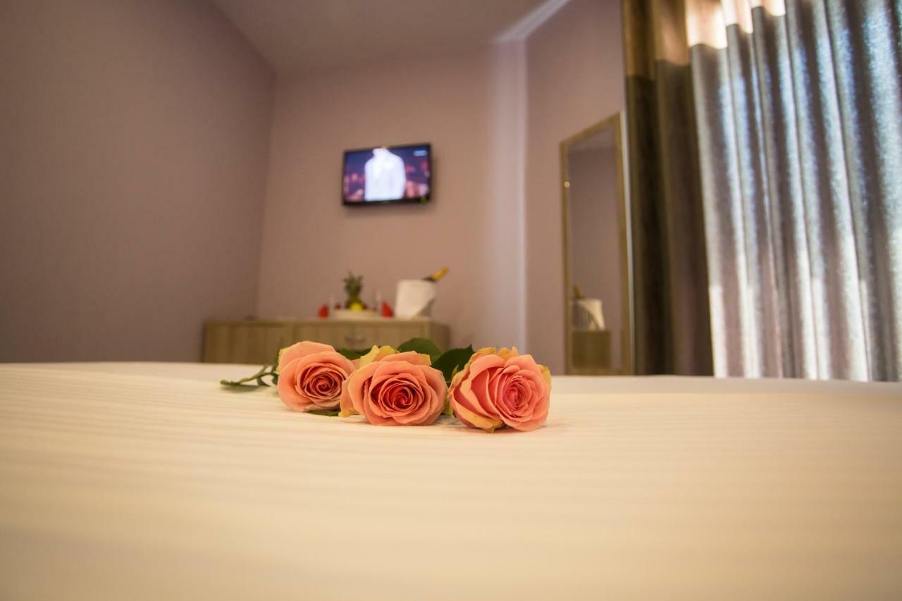Vila Verde Beach Hotel Durres Ngoại thất bức ảnh