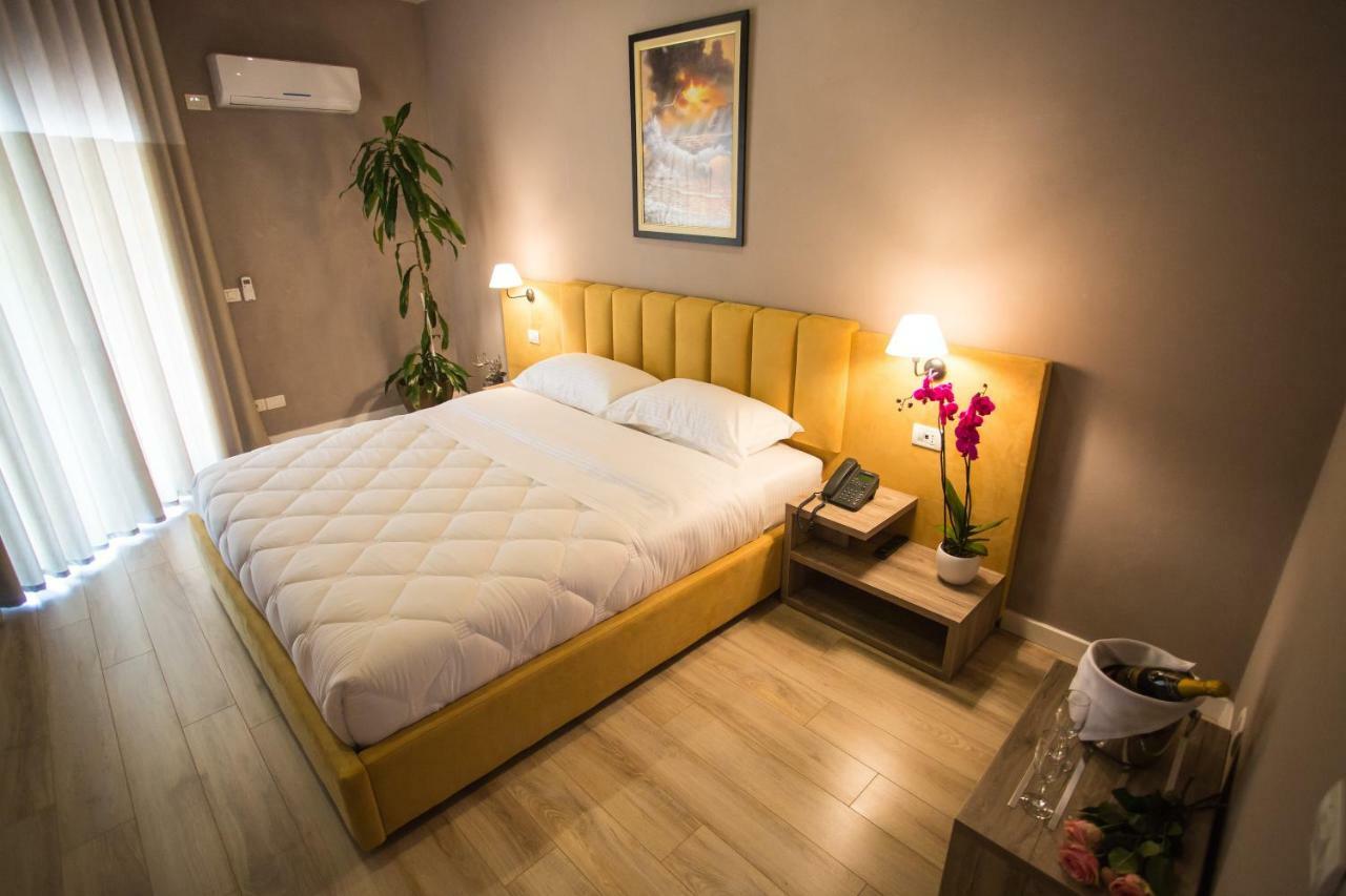 Vila Verde Beach Hotel Durres Ngoại thất bức ảnh