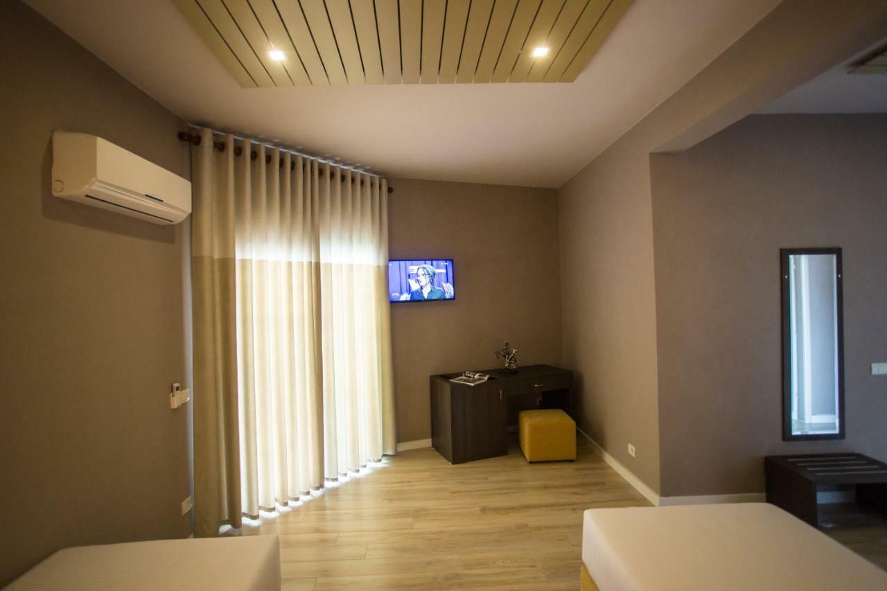 Vila Verde Beach Hotel Durres Ngoại thất bức ảnh