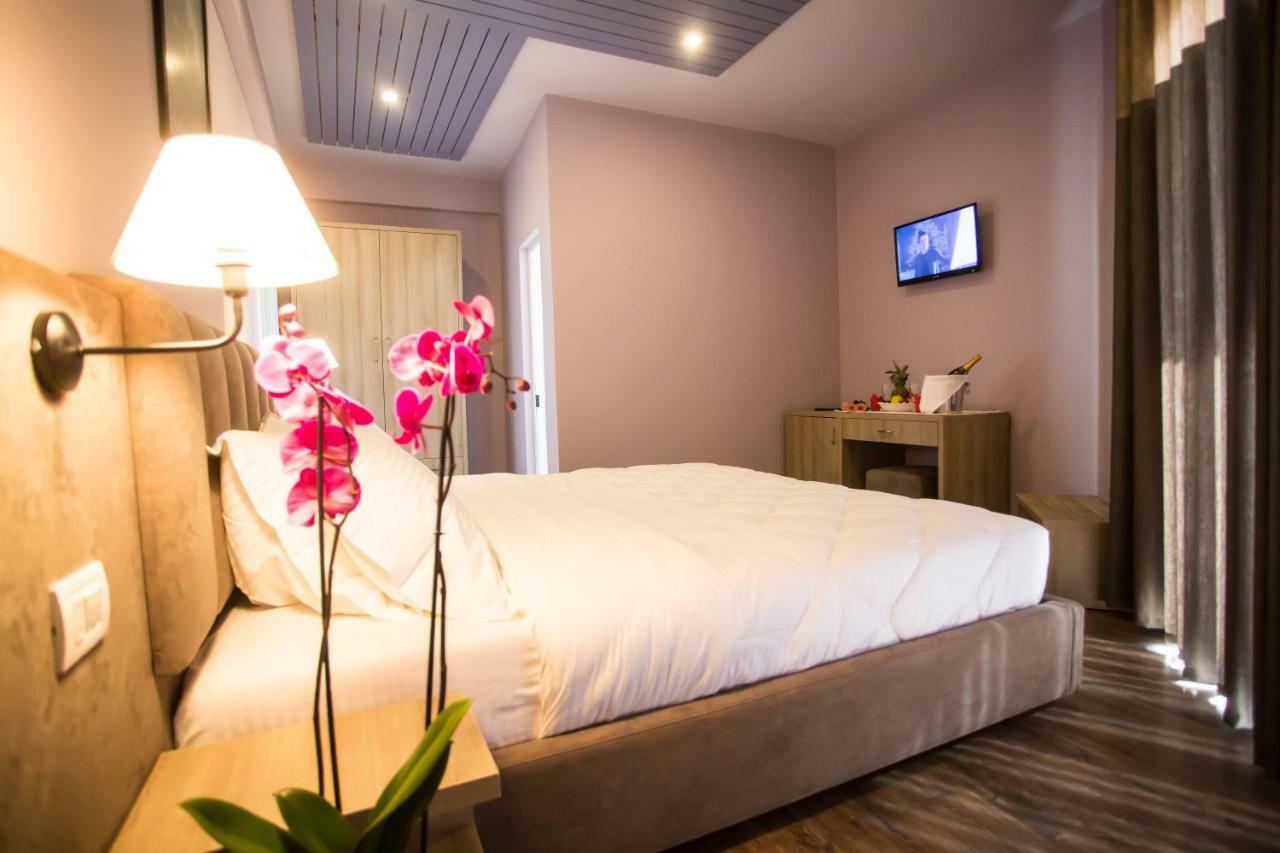 Vila Verde Beach Hotel Durres Ngoại thất bức ảnh