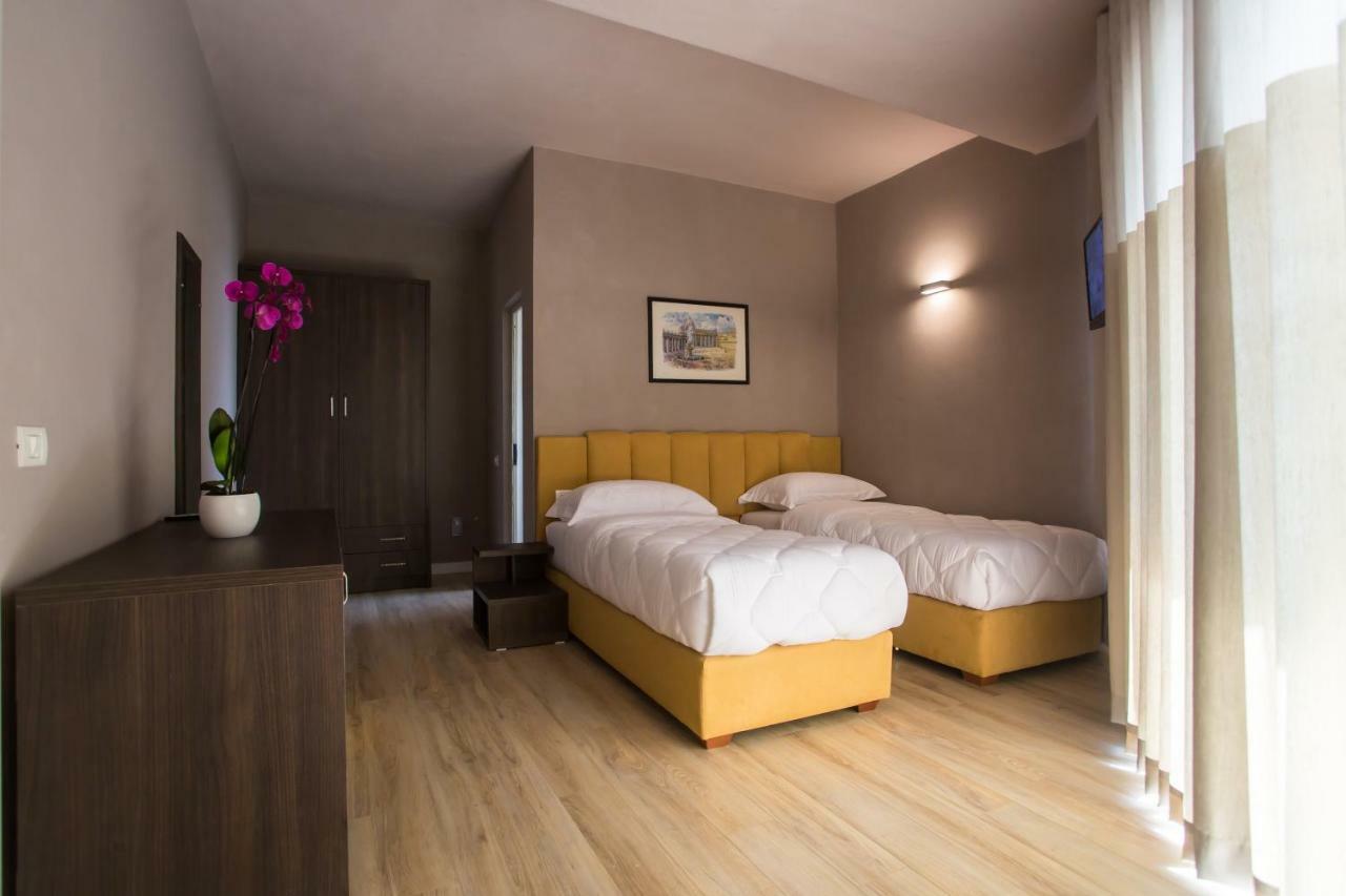 Vila Verde Beach Hotel Durres Ngoại thất bức ảnh