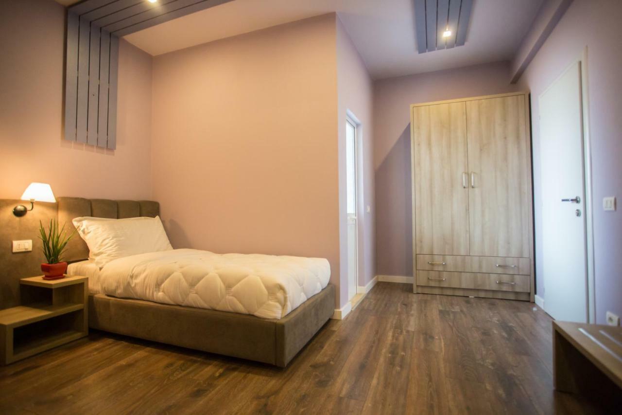 Vila Verde Beach Hotel Durres Ngoại thất bức ảnh