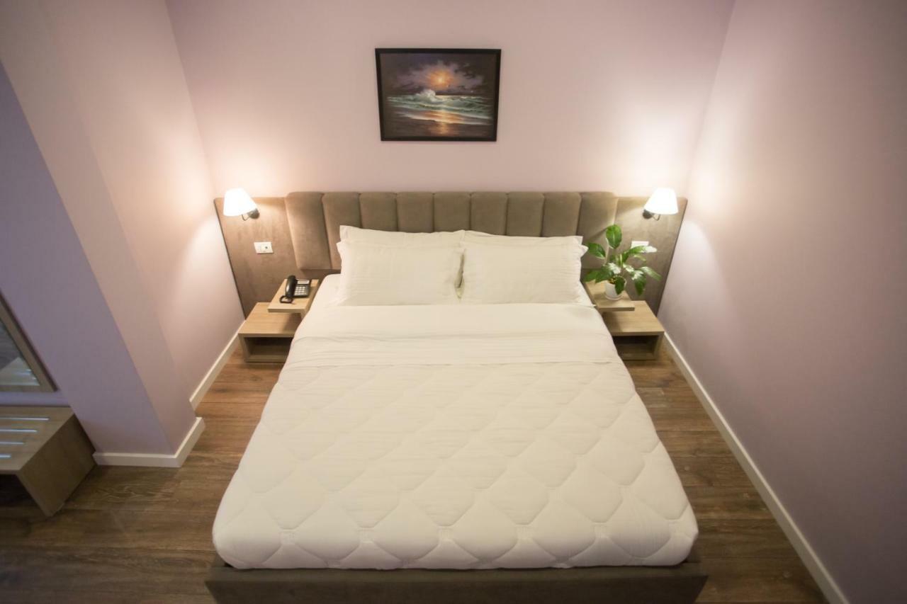 Vila Verde Beach Hotel Durres Ngoại thất bức ảnh